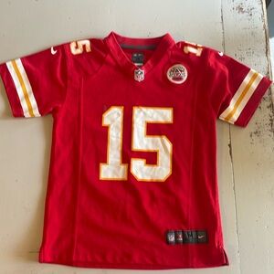 Youth size 10-12 Chiefs Mahomes jersey